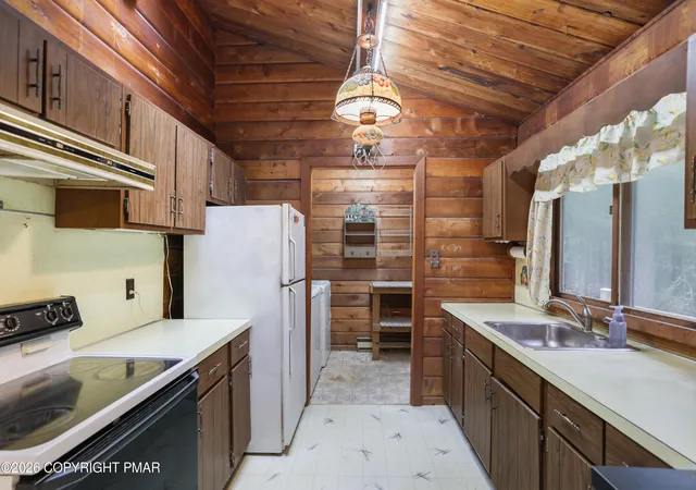 Photo 3 of Sale Pending at 135 Sportsmen Dr, Cresco, PA 18326 | MLS# PM-144886 | Listing updated on 2026-10-16