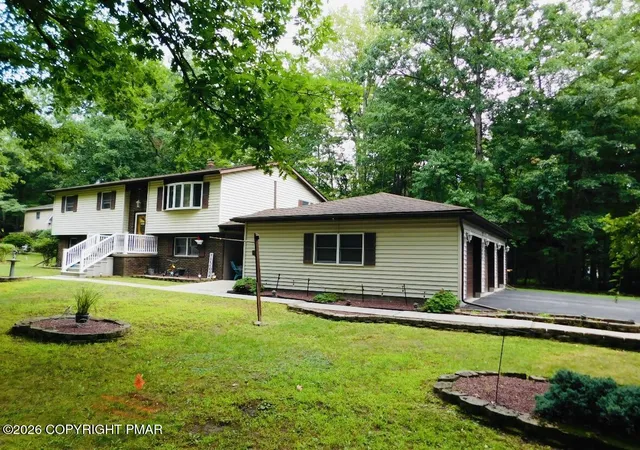 Photo 3 of Single family home for sale at 154 Lake Dr, Nesquehoning, PA 18240 | MLS# PM-144300 | Listing updated on 2026-10-15