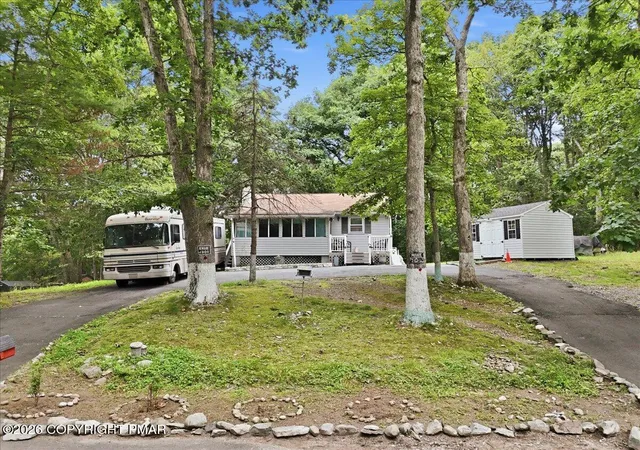 Photo 3 of Single family home for sale at 261 Wynding Way, Bushkill, PA 18324 | MLS# PM-144443 | Listing updated on 2026-09-03