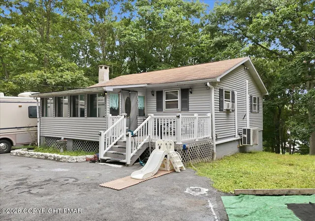 Photo 3 of Sale Pending at 261 Wynding Way, Bushkill, PA 18324 | MLS# PM-144443 | Listing updated on 2026-09-28