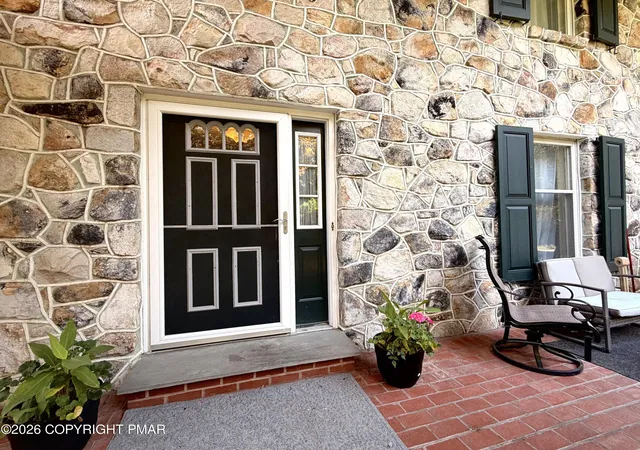 Photo 3 of Single family home for sale at 164 Chestnut Oak Dr, Tannersville, PA 18372 | MLS# PM-144440 | Listing updated on 2026-09-06