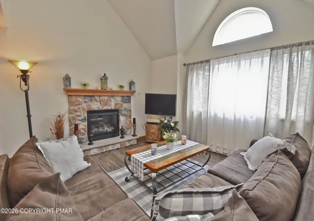 Photo 3 of Sale Pending at 614 Washington Pl, Tobyhanna, PA 18466 | MLS# PM-144428 | Listing updated on 2026-09-09