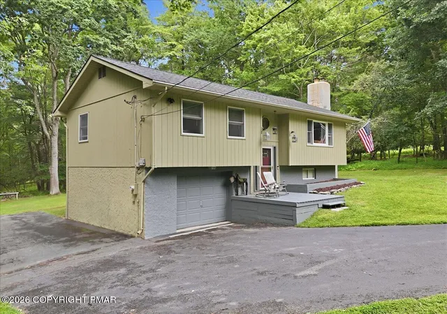 Photo 3 of Sale Pending at 103 Water View Dr, Hawley, PA 18428 | MLS# PM-144375 | Listing updated on 2026-10-01