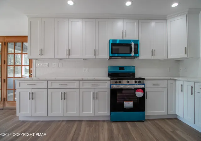 Photo 3 of Single family home for sale at 1142 Yorkshire Ln, Bushkill, PA 18324 | MLS# PM-144487 | Listing updated on 2026-09-04