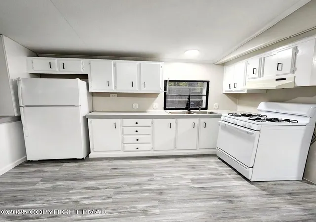 Photo 4 of Manufactured home for sale at 155 Bariton Ct, Bartonsville, PA 18321 | MLS# PM-144373 | Listing updated on 2026-09-24