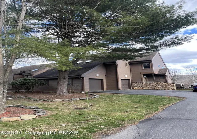 Townhouse for sale at 41 D Skyview Dr, East Stroudsburg, PA 18302 | MLS# PM-144381