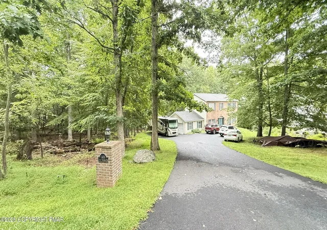 Photo 2 of Single family home for sale at 193 St Andrews Dr, Bushkill, PA 18324 | MLS# PM-144500 | Listing updated on 2026-09-04