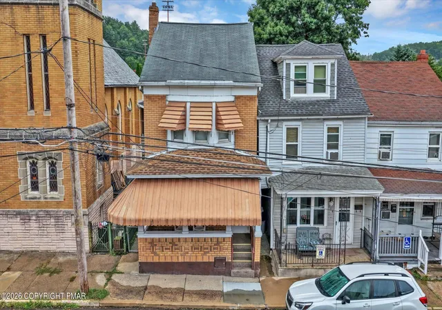 Photo 3 of Single family home for sale at 221 N Mill St, Saint Clair, PA 17970 | MLS# PM-144466 | Listing updated on 2026-09-04