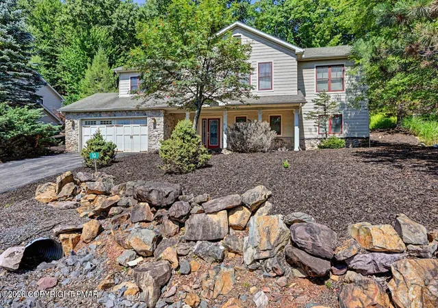 Single family home for sale at 10 Bluestone Ct, Lake Harmony, PA 18624 | MLS# PM-144514