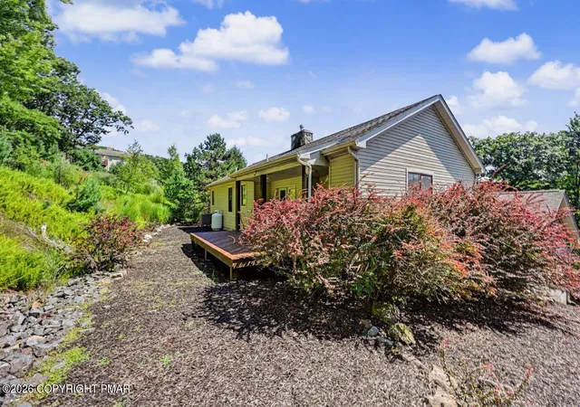 Photo 4 of Single family home for sale at 10 Bluestone Ct, Lake Harmony, PA 18624 | MLS# PM-144514 | Listing updated on 2026-09-05