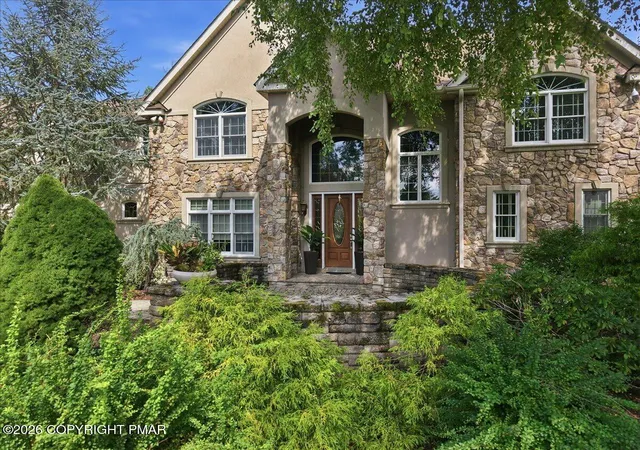 Photo 2 of Sale Pending at 150 Kettle Ridge Dr, Stroudsburg, PA 18360 | MLS# PM-144553 | Listing updated on 2026-09-27