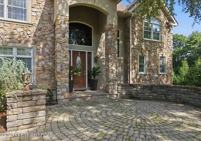 Photo 3 of Sale Pending at 150 Kettle Ridge Dr, Stroudsburg, PA 18360 | MLS# PM-144553 | Listing updated on 2026-09-27