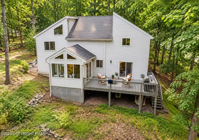 Photo 4 of Single family home for sale at 203 St Andrews Dr, Bushkill, PA 18324 | MLS# PM-144646 | Listing updated on 2026-10-28