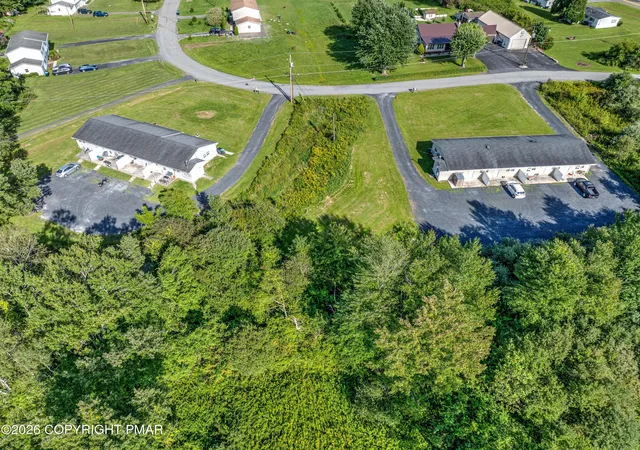 Photo 3 of House for sale at 213 Lamplight Dr, Brodheadsville, PA 18322 | MLS# PM-144630 | Listing updated on 2026-10-05