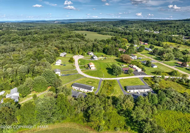 Photo 4 of House for sale at 213 Lamplight Dr, Brodheadsville, PA 18322 | MLS# PM-144630 | Listing updated on 2026-10-05