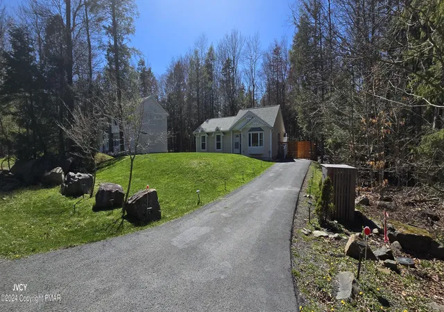 Photo 2 of Single family home for sale at 331 Mohansic Ln, Tobyhanna, PA 18466 | MLS# PM-144604 | Listing updated on 2026-09-12