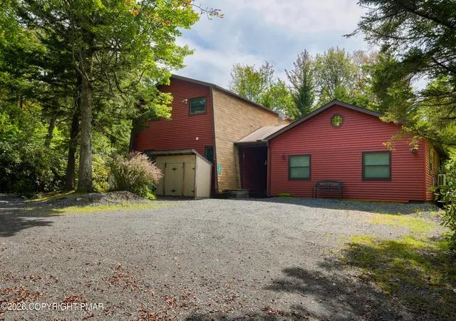 Single family home for sale at 164 Iroquois Trl, Long Pond, PA 18334 | MLS# PM-144711