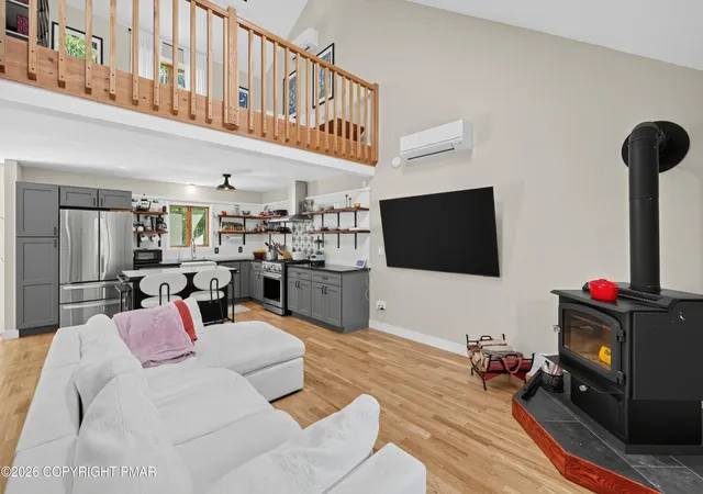 Photo 4 of Single family home for sale at 225 Whippoorwill Dr, Bushkill, PA 18324 | MLS# PM-144639 | Listing updated on 2026-09-11