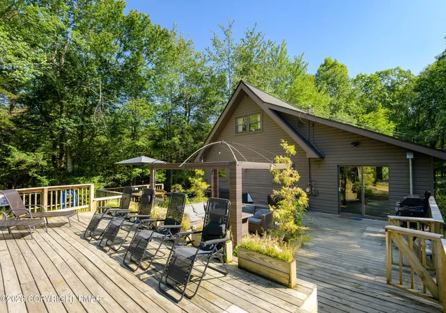 Photo 3 of Single family home for sale at 3311 Red Run Rd, Pocono Summit, PA 18346 | MLS# PM-144645 | Listing updated on 2026-09-11
