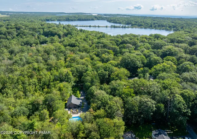 Photo 4 of Single family home for sale at 3311 Red Run Rd, Pocono Summit, PA 18346 | MLS# PM-144645 | Listing updated on 2026-09-11