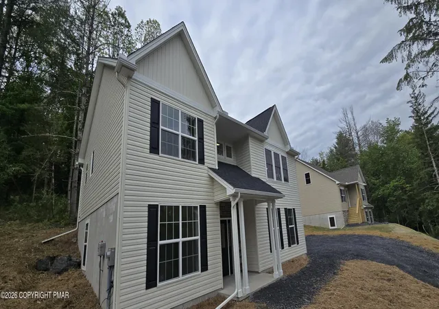 Photo 3 of Single family home for sale at 326 Reagan Dr, East Stroudsburg, PA 18301 | MLS# PM-144749 | Listing updated on 2026-09-15