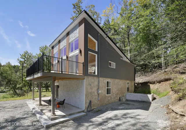 Photo 4 of Single family home for sale at 1002 Bison Trl, Lake Ariel, PA 18436 | MLS# PM-144673 | Listing updated on 2026-09-13