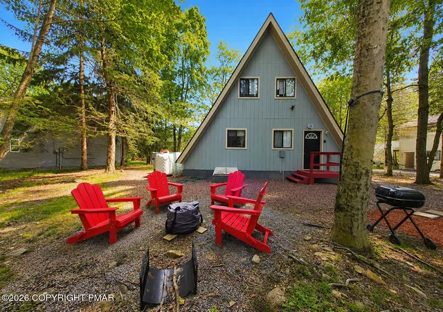 Photo 4 of Single family home for sale at 5608 Pembrook Dr, Tobyhanna, PA 18466 | MLS# PM-144676 | Listing updated on 2026-10-16