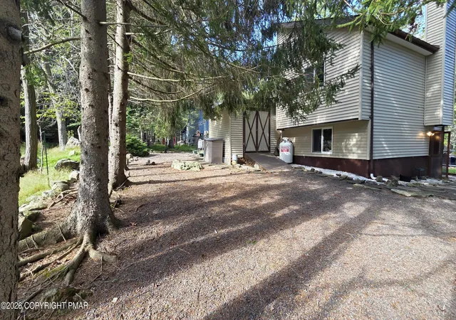 Photo 2 of Single family home for sale at 7531 Crestview Dr, Tobyhanna, PA 18466 | MLS# PM-144704 | Listing updated on 2026-10-03