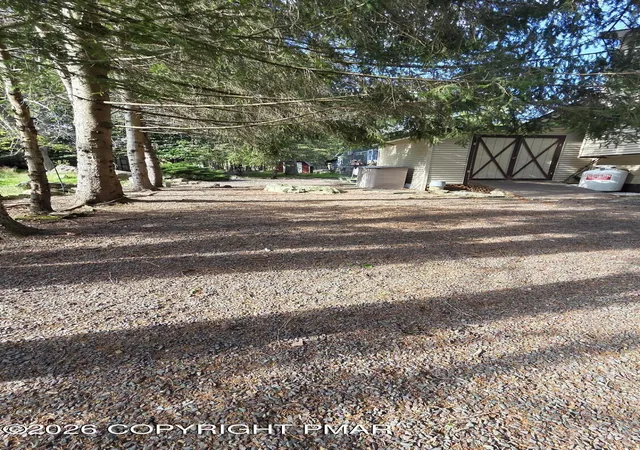 Photo 3 of Single family home for sale at 7531 Crestview Dr, Tobyhanna, PA 18466 | MLS# PM-144704 | Listing updated on 2026-10-03