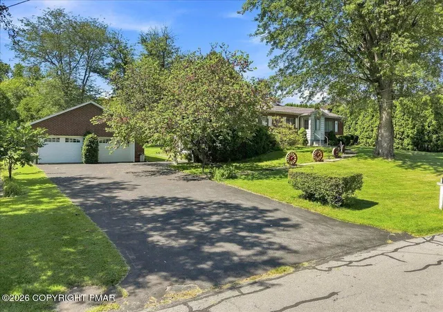 Photo 2 of Sale Pending at 1235 Oakwood Dr, Bethlehem, PA 18017 | MLS# PM-144734 | Listing updated on 2026-10-22