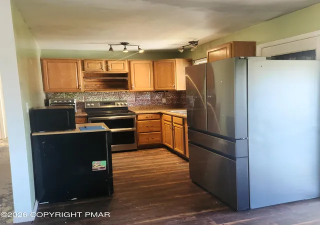 Photo 3 of Sale Pending at 449 Weir Mountain Rd, Gilbert, PA 18331 | MLS# PM-144736 | Listing updated on 2026-10-09