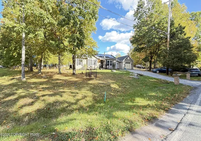 Photo 3 of Single family home for sale at 103 Dunchurch Dr, Bushkill, PA 18324 | MLS# PM-145387 | Listing updated on 2026-10-09