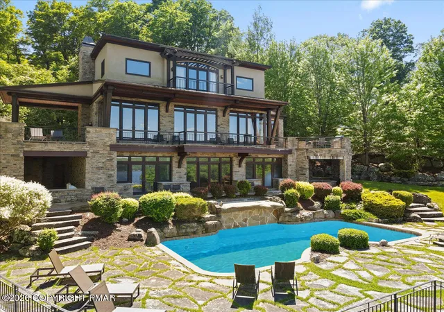 Photo 4 of Single family home for sale at 165 Pennwood Dr, Greentown, PA 18426 | MLS# PM-144772 | Listing updated on 2026-09-21