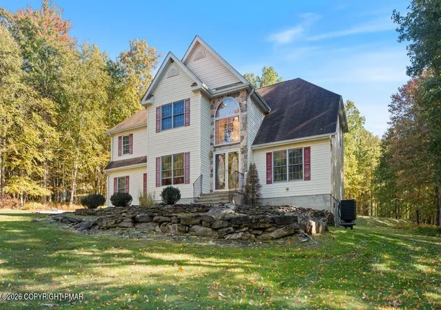 Photo 3 of Single family home for sale at 156 Spruce Run Dr, Dingmans Ferry, PA 18328 | MLS# PM-145659 | Listing updated on 2026-10-19