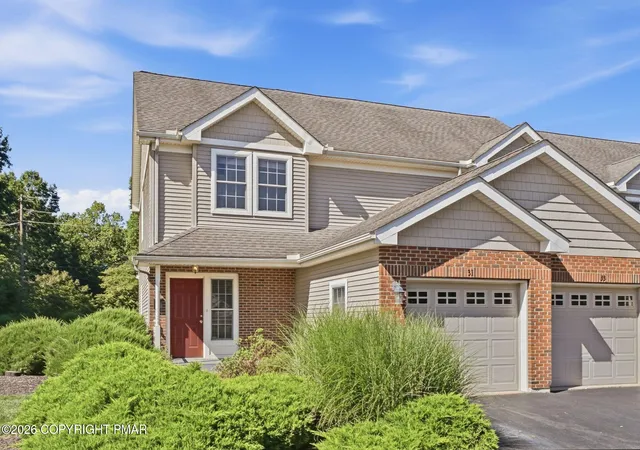 Photo 2 of Townhouse for sale at 31 Oak Leaf Ln, East Stroudsburg, PA 18301 | MLS# PM-145120 | Listing updated on 2026-09-28