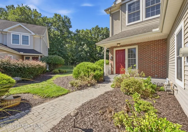 Photo 3 of Townhouse for sale at 31 Oak Leaf Ln, East Stroudsburg, PA 18301 | MLS# PM-145120 | Listing updated on 2026-09-28
