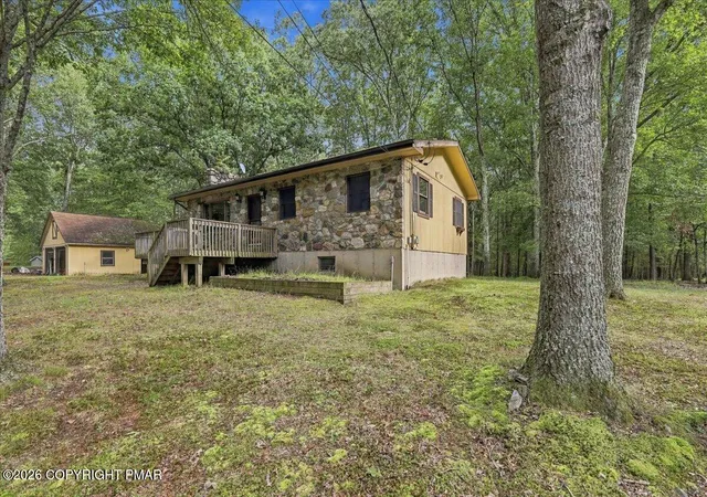 Photo 3 of Sale Pending at 184 Swallow Cir, Bushkill, PA 18324 | MLS# PM-145416 | Listing updated on 2026-10-13