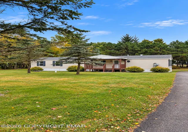 Photo 2 of Single family home for sale at 227 Flame Dr, Blakeslee, PA 18610 | MLS# PM-145180 | Listing updated on 2026-10-08