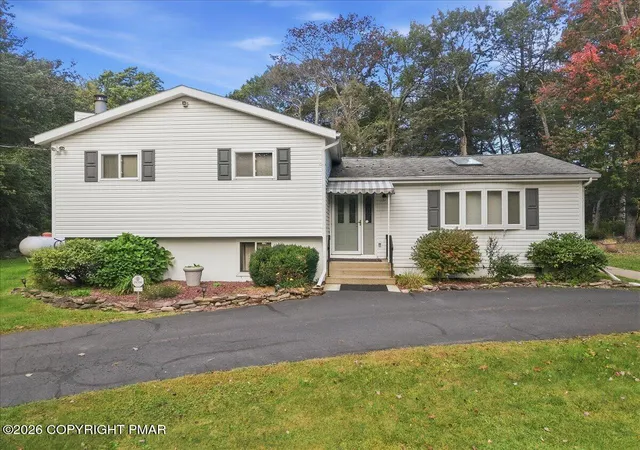 Photo 3 of Single family home for sale at 3157 Robert David Dr, Tobyhanna, PA 18466 | MLS# PM-145030 | Listing updated on 2026-10-11