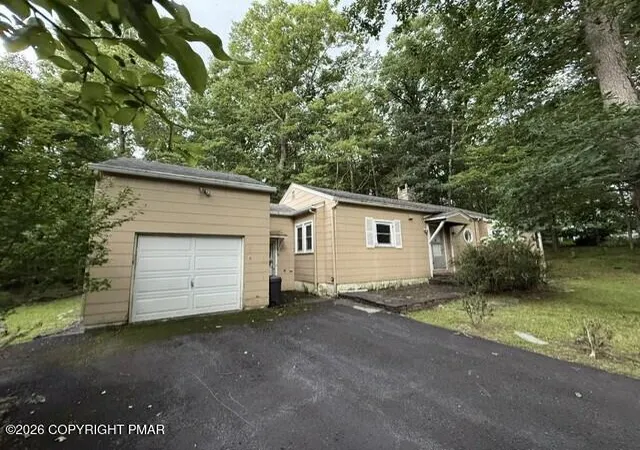Photo 2 of Single family home for sale at 554 Prices Dr, Cresco, PA 18326 | MLS# PM-145023 | Listing updated on 2026-09-25
