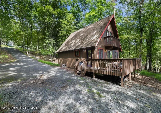 Photo 2 of Single family home for sale at 203 Bellingham Dr, Bushkill, PA 18324 | MLS# PM-145056 | Listing updated on 2026-09-25