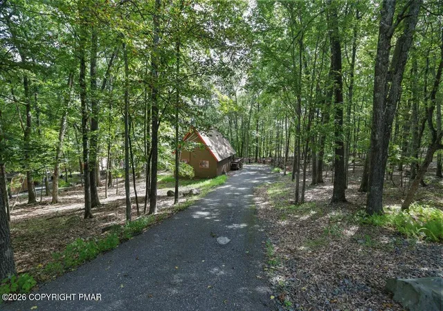 Photo 3 of Single family home for sale at 203 Bellingham Dr, Bushkill, PA 18324 | MLS# PM-145056 | Listing updated on 2026-09-25