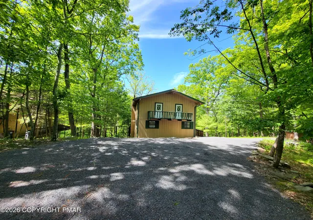 Photo 2 of Single family home for sale at 171 Clubhouse Dr, East Stroudsburg, PA 18302 | MLS# PM-145001 | Listing updated on 2026-09-23