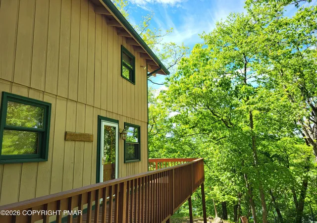 Photo 3 of Single family home for sale at 171 Clubhouse Dr, East Stroudsburg, PA 18302 | MLS# PM-145001 | Listing updated on 2026-09-23