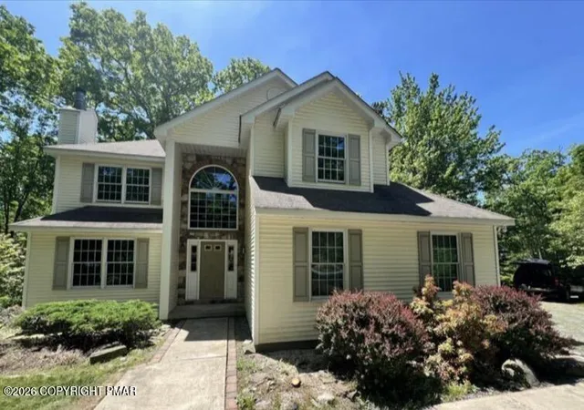 Photo 1 of Single family home for sale at 118 Country Clb Dr, Hawley, PA 18428 | MLS# PM-145085 | Listing updated on 2026-10-20