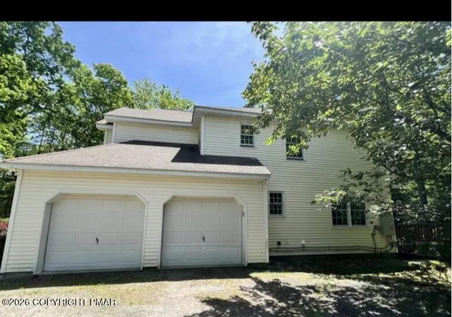 Photo 3 of Single family home for sale at 118 Country Clb Dr, Hawley, PA 18428 | MLS# PM-145085 | Listing updated on 2026-10-20