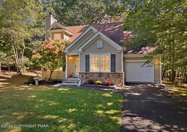Photo 2 of Single family home for sale at 6105 Braintree Dr, Bushkill, PA 18324 | MLS# PM-145123 | Listing updated on 2026-10-16
