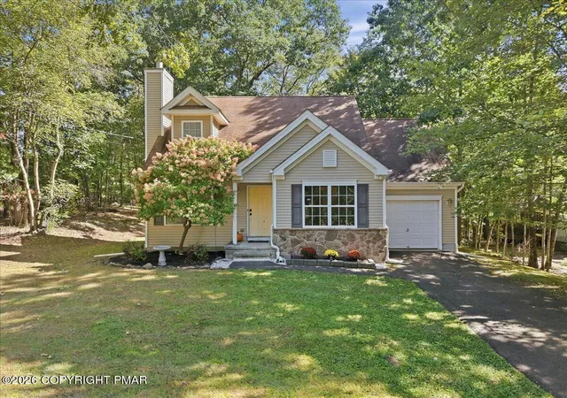 Photo 3 of Single family home for sale at 6105 Braintree Dr, Bushkill, PA 18324 | MLS# PM-145123 | Listing updated on 2026-10-16