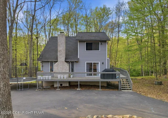 Photo 2 of Single family home for sale at 126 Dunchurch Dr, Bushkill, PA 18324 | MLS# PM-145481 | Listing updated on 2026-10-09