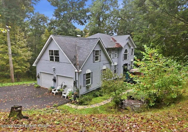 Photo 2 of Single family home for sale at 194 Sportsmen Dr, Cresco, PA 18326 | MLS# PM-145185 | Listing updated on 2026-09-30